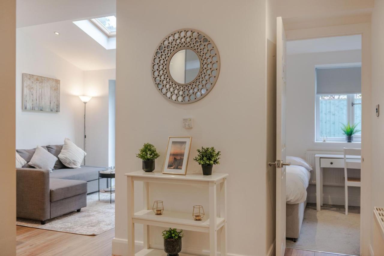 Three-Bedroom Bliss In London Town מראה חיצוני תמונה