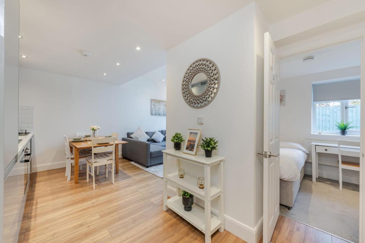 Three-Bedroom Bliss In London Town מראה חיצוני תמונה