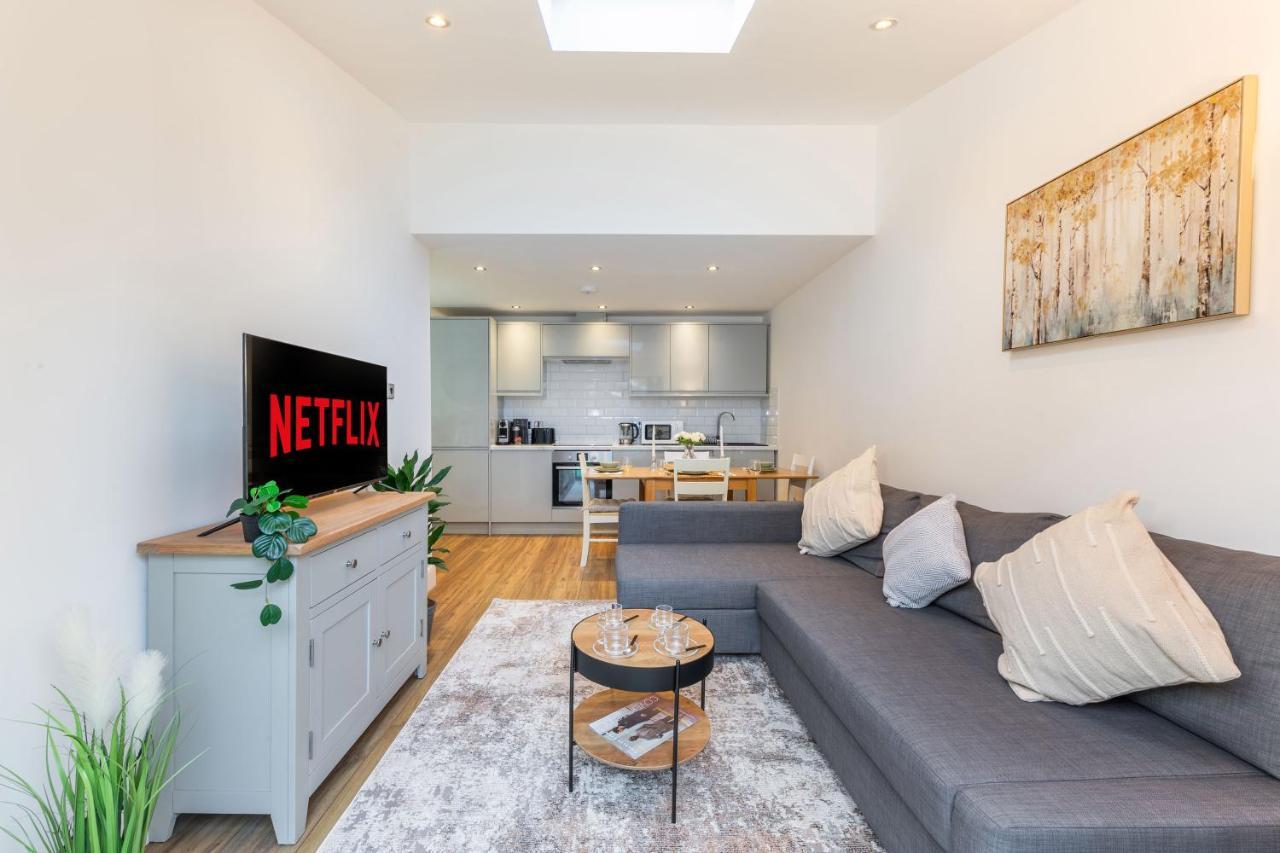 Three-Bedroom Bliss In London Town מראה חיצוני תמונה